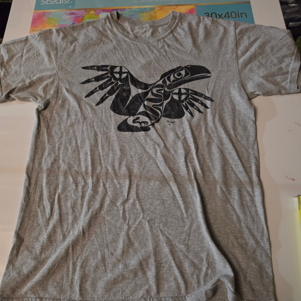 Jim Yelton Indigenous Art T-Shirt Mens Medium Gray Raven Eagle Formline Graphic